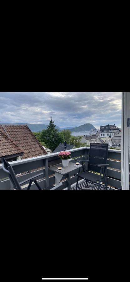 Leilighet Med Sydvendt Balkong Ålesund Exterior foto